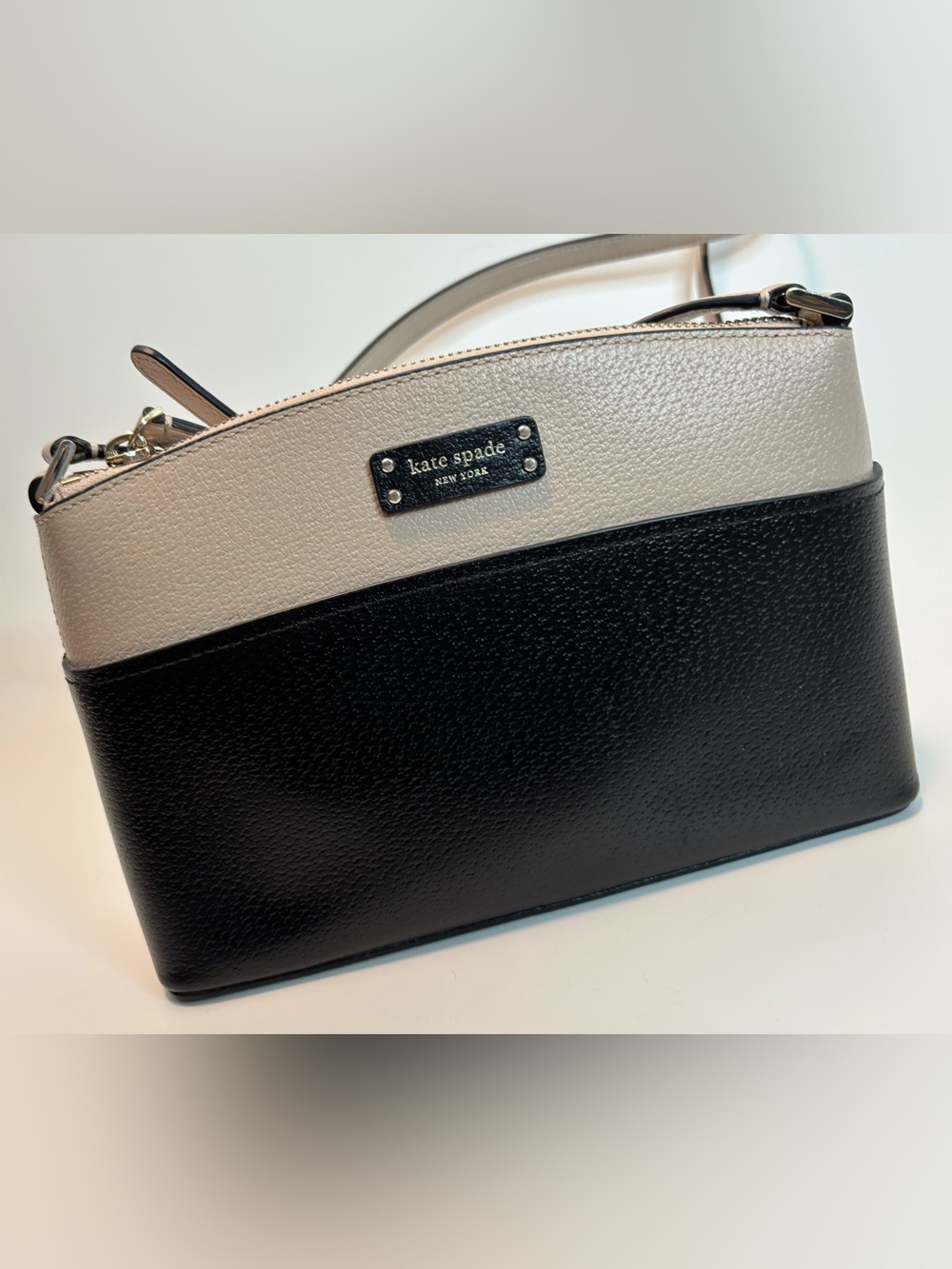 KATE SPADE ($199) Grove Street Millie Beige/Black Two-Toned Crossbody Bag AUTH